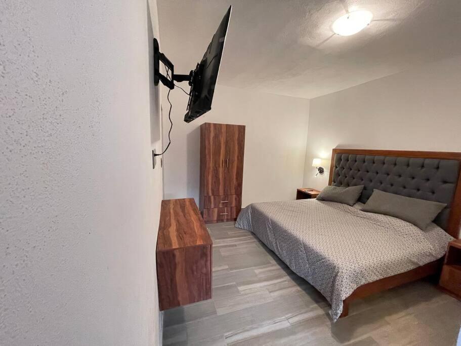 Suites C O V A D O N G A Ciudad de México Pokoj fotografie